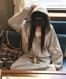 フード付きトレーナー