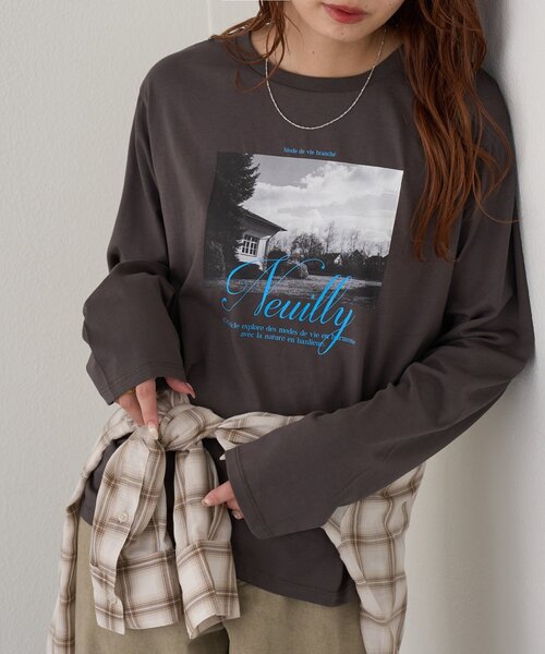 DISCOAT(ディスコート)の「モノクロフォトロゴTシャツ(Tシャツ/カットソー・レディース・チャコールグレー/オフホワイト/ベージュ系その他・FREE)」の2枚目の写真