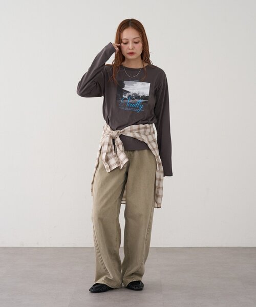DISCOAT(ディスコート)の「モノクロフォトロゴTシャツ(Tシャツ/カットソー・レディース・チャコールグレー/オフホワイト/ベージュ系その他・FREE)」の5枚目の写真