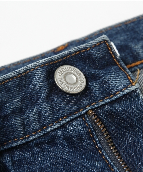 MOUSSY（マウジー）の「CUT OFF STRAIGHT（デニムパンツ・レディース・ブルー・26inch/23inch/24inch/25inch/27inch）」の3枚目の写真