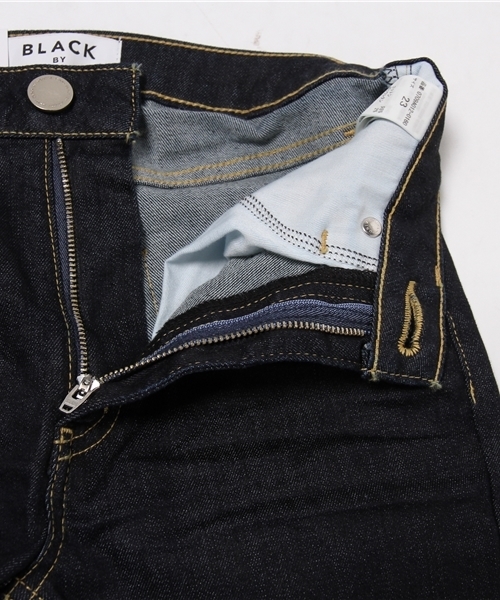 BLACK BY MOUSSY（ブラックバイマウジー）の「CRYSTAL cropped DENIM（デニムパンツ・レディース・ダークブルー・26inch/24inch/23inch/25inch）」の9枚目の写真