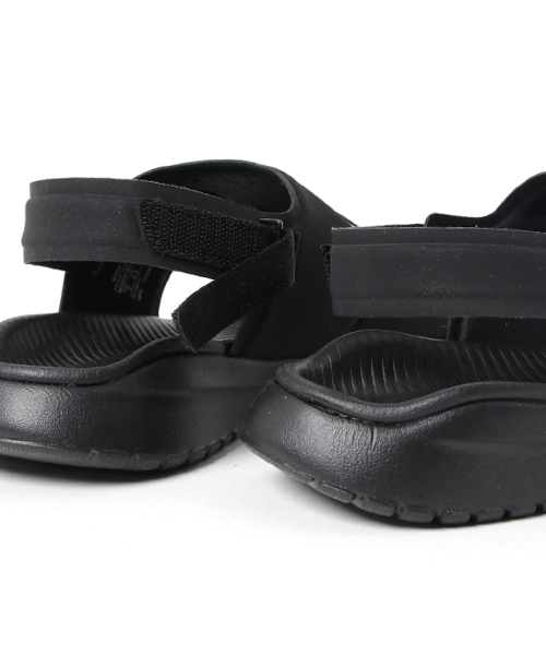 NIKE（ナイキ）の「NIKE ナイキ WMNS NIKE TANJUN SANDAL ﾅｲｷ ｳｨﾒﾝｽﾞ ﾀﾝｼﾞｭﾝ ｻﾝﾀﾞﾙ 882694 001BLACK/WHITE-BLACK（サンダル・レディース・ブラック×ホワイト・24.0cm/26.0cm/29.0cm/27.0cm/28.0cm/25.0cm/23.0cm/22.0cm）」の8枚目の写真