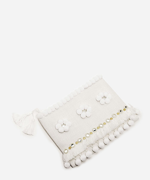 CHARLES & KEITH（チャールズ & キース）の「ポンポンクラッチ / POM POM CLUTCH（クラッチバッグ・レディース・ブラック/アイボリー/クリーム・M）」の10枚目の写真