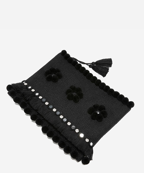 CHARLES & KEITH（チャールズ & キース）の「ポンポンクラッチ / POM POM CLUTCH（クラッチバッグ・レディース・ブラック/アイボリー/クリーム・M）」の13枚目の写真