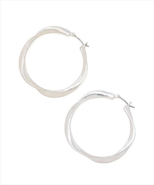 ADAM ET ROPE'（アダムエロペ）の「ツイストフープピアス（ピアス（両耳用）・レディース・ゴールド/シルバー・FREE）」の2枚目の写真