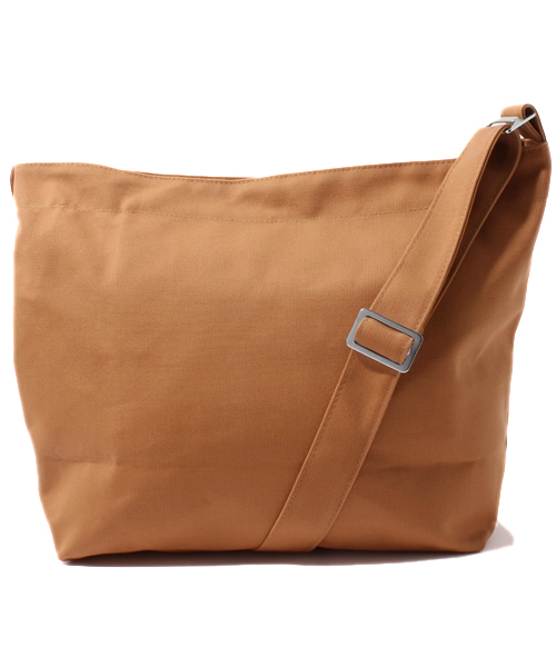 marimekko（マリメッコ）の「＜marimekko（マリメッコ）＞ MINI WEEKENDER/バッグ ◆（ショルダーバッグ・メンズ・ブラウン/オレンジ/ブラック/レッド/ターコイズブルー/ネイビー/ベージュ/ダークグレー/オリーブ・ONESIZE）」の5枚目の写真