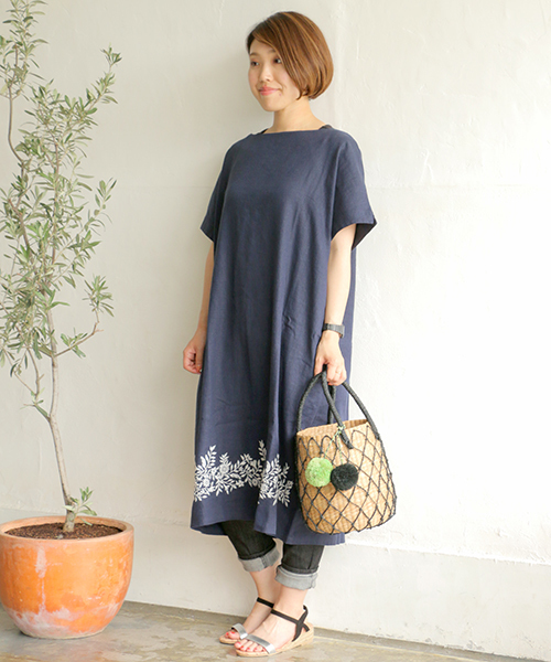 LBC（エルビーシー）の「刺繍ワンピース（ワンピース・レディース・ホワイト/ネイビー・M/L）」の2枚目の写真