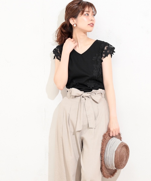 natural couture（ナチュラルクチュール）の「フラワーレース袖きれいめプルオーバー（Tシャツ/カットソー・レディース・ブラック/オフホワイト/ベージュ/ピンク・FREE）」の3枚目の写真