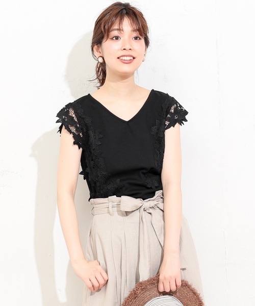 natural couture（ナチュラルクチュール）の「フラワーレース袖きれいめプルオーバー（Tシャツ/カットソー・レディース・ブラック/オフホワイト/ベージュ/ピンク・FREE）」の10枚目の写真