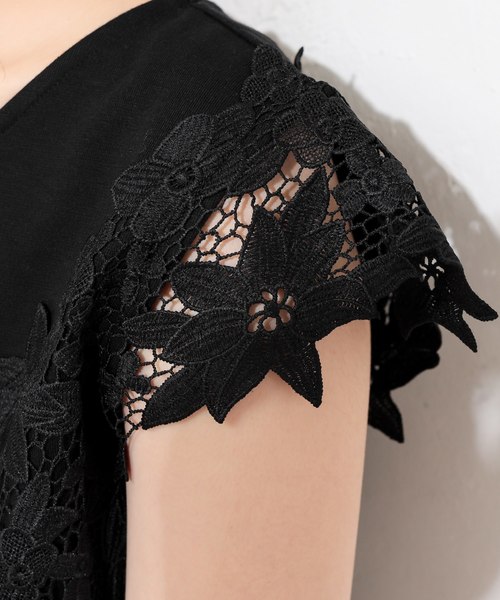 natural couture（ナチュラルクチュール）の「フラワーレース袖きれいめプルオーバー（Tシャツ/カットソー・レディース・ブラック/オフホワイト/ベージュ/ピンク・FREE）」の12枚目の写真