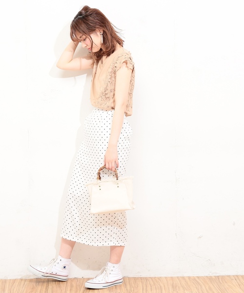 natural couture（ナチュラルクチュール）の「フラワーレース袖きれいめプルオーバー（Tシャツ/カットソー・レディース・ブラック/オフホワイト/ベージュ/ピンク・FREE）」の13枚目の写真