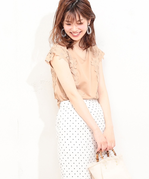 natural couture（ナチュラルクチュール）の「フラワーレース袖きれいめプルオーバー（Tシャツ/カットソー・レディース・ブラック/オフホワイト/ベージュ/ピンク・FREE）」の14枚目の写真