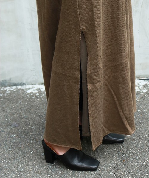 TODAYFUL（トゥデイフル）の「サーマルサロペットドレス（ワンピース・レディース・カーキ/グレイッシュベージュ・36inch/38inch）」の10枚目の写真