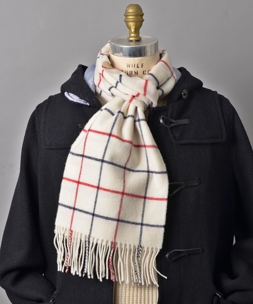 SHIPS JET BLUE(シップスジェットブルー)の「SGS: スコットランド製 ラム/チェック マフラー(マフラー・メンズ・グリーン/その他/オフホワイト/オリーブ/レッド/ネイビー/アイボリー/ブラック/ブルー/ダークブルー/カーキ/ワインレッド/グレー/ダークグレー/ロイヤルブルー/コバルトブルー/ダークカーキ/チャコールグレー/ホワイト系その他/ワイン・ONE SIZE)」の3枚目の写真