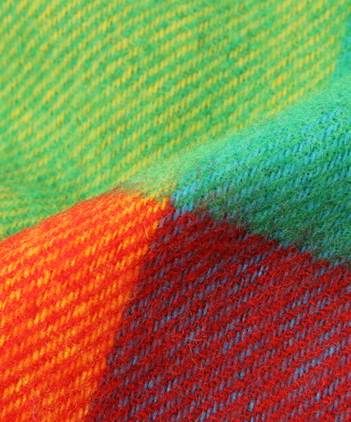 SHIPS JET BLUE（シップスジェットブルー）の「SGS: スコットランド製　ラム/チェック　マフラー（マフラー・メンズ・オフホワイト/レッド/グリーン/オリーブ/ネイビー/その他/アイボリー/ブラック/ブルー/ダークブルー/グレー/ダークグレー/カーキ/ワインレッド/ロイヤルブルー/コバルトブルー・ONE SIZE）」の21枚目の写真