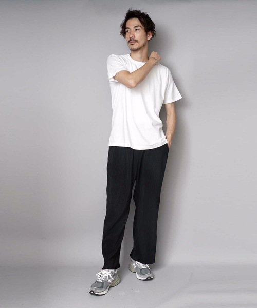 HANES(ヘインズ)の「【HANES/ヘインズ】【究極の肌触り】JAPAN FIT 2枚組 クルーネックT 丸胴・タグレス コットン100% 日本人向けサイズ(Tシャツ/カットソー・メンズ・ホワイト・SMALL/MEDIUM/LARGE/X-LARGE)」の2枚目の写真