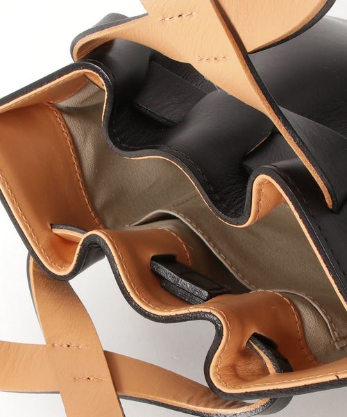 MARROW（マロウ）の「【MARROW(マロー)】ミニカーブハンドバッグ MR-17003（ハンドバッグ・レディース・ブラック/ブラウン・FREE）」の4枚目の写真