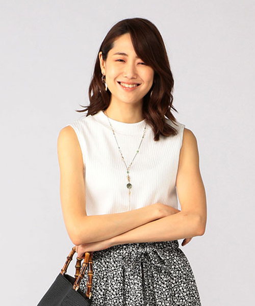 A/C DESIGN BY ALPHA CUBIC（エーシーデザインバイアルファキュービック）の「【WEB&一部店舗限定】モックネックノースリーブプルオーバー（Tシャツ/カットソー・レディース・ピンク/オフホワイト/マスタード/ブルー/ブラック・M size/L size）」の2枚目の写真