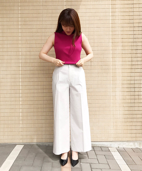 A/C DESIGN BY ALPHA CUBIC（エーシーデザインバイアルファキュービック）の「【WEB&一部店舗限定】モックネックノースリーブプルオーバー（Tシャツ/カットソー・レディース・ピンク/オフホワイト/マスタード/ブルー/ブラック・M size/L size）」の8枚目の写真