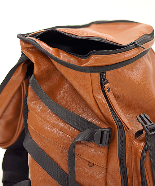 And A（アンドエー）の「PU LEATHER BACKPACK（バックパック/リュック・メンズ・ブラック/ブラウン・FREE）」の16枚目の写真