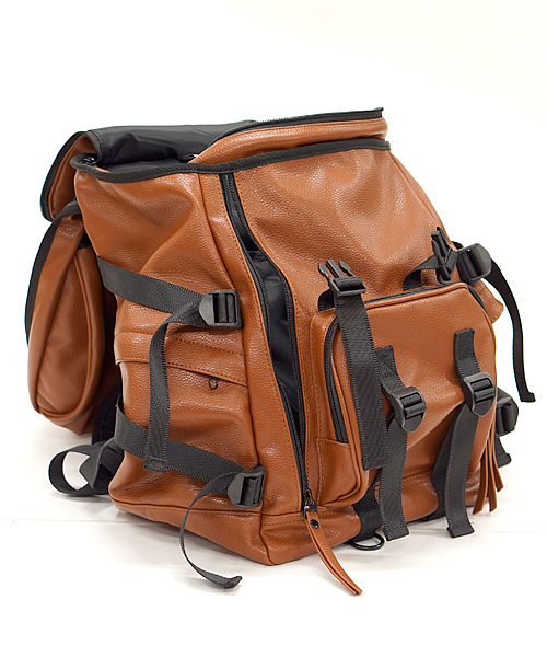 And A（アンドエー）の「PU LEATHER BACKPACK（バックパック/リュック・メンズ・ブラック/ブラウン・FREE）」の8枚目の写真