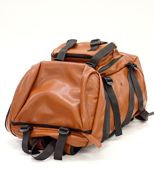 And A（アンドエー）の「PU LEATHER BACKPACK（バックパック/リュック・メンズ・ブラック/ブラウン・FREE）」の12枚目の写真