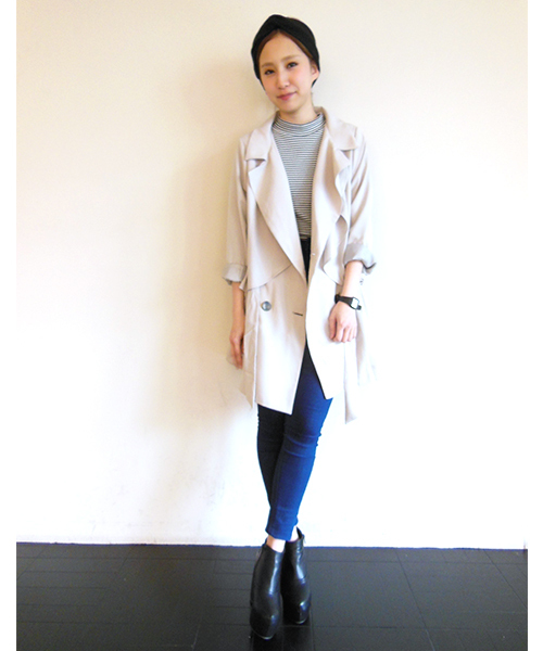 WHO'S WHO gallery（フーズフーギャラリー）の「フリルトレンチNEW（トレンチコート・レディース・ライトグレー/ベージュ/ネイビー・FREE）」の7枚目の写真