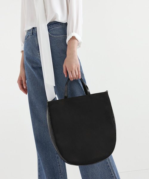 CHARLES & KEITH（チャールズ & キース）の「スエード トートバッグ