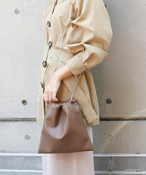 RANDA（ランダ）の「2WAY巾着バッグ（ショルダーバッグ・レディース・ライトグレー/ブラック/ブラウン・FREE）」の3枚目の写真