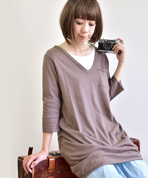 and it_（アンドイット）の「【日本製】Vネック7分袖Aラインロングカットソー【Tシャツ】【チュニック】（チュニック・レディース・ブラック/カーキ/ミント/ネイビー/パープル/ワイン/オレンジ/チャコールグレー/モカ/オートミール・LARGE/X-LARGE/MEDIUM）」の9枚目の写真