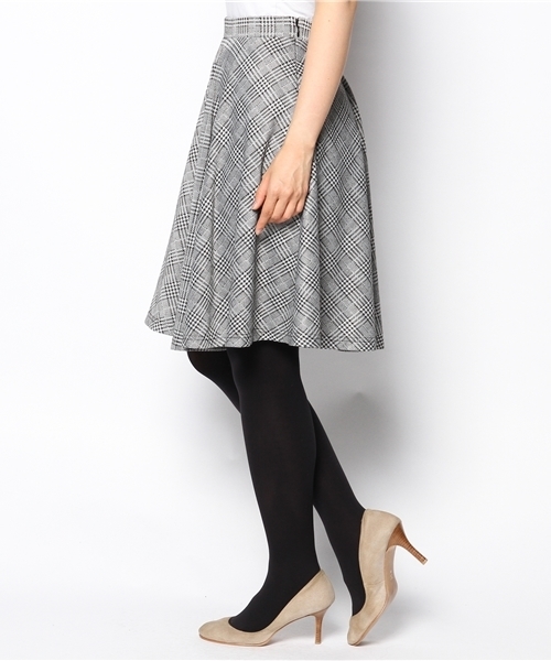 BEAMS LIGHTS Women's（ビームスライツ ウィメンズ）の「BEAMS LIGHTS / チドリチェック フレアースカート（スカート・レディース・ホワイト/グレー・36/38）」の6枚目の写真