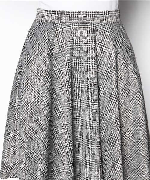 BEAMS LIGHTS Women's（ビームスライツ ウィメンズ）の「BEAMS LIGHTS / チドリチェック フレアースカート（スカート・レディース・ホワイト/グレー・36/38）」の8枚目の写真