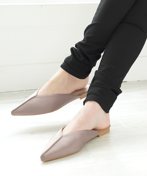 AmiAmi(アミアミ)の「センターシーム入りVカットミュールサンダル(サンダル・レディース・ブラック/グリーン/アイボリー/キャメル/パイソン/ブラウン/ブラウン系その他/ベージュ/ダークブラウン/チェック/ベージュ系その他/ベージュ系その他2/グリーン系その他/ゼブラ・LL/S/M/L)」の6枚目の写真