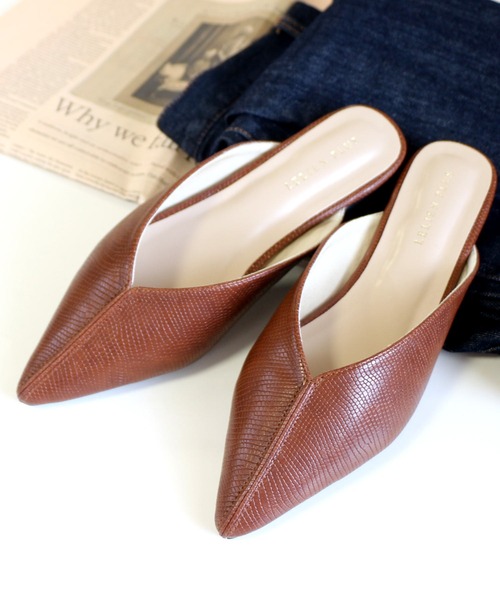 AmiAmi(アミアミ)の「センターシーム入りVカットミュールサンダル(サンダル・レディース・ブラック/グリーン/アイボリー/キャメル/パイソン/ブラウン/ブラウン系その他/ベージュ/ダークブラウン/チェック/ベージュ系その他/ベージュ系その他2/グリーン系その他/ゼブラ・LL/S/M/L)」の5枚目の写真