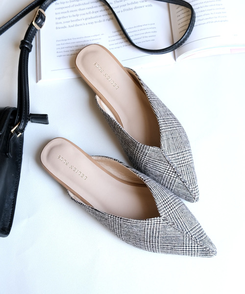 AmiAmi(アミアミ)の「センターシーム入りVカットミュールサンダル(サンダル・レディース・ブラック/グリーン/アイボリー/キャメル/パイソン/ブラウン/ブラウン系その他/ベージュ/ダークブラウン/チェック/ベージュ系その他/ベージュ系その他2/グリーン系その他/ゼブラ・LL/S/M/L)」の13枚目の写真