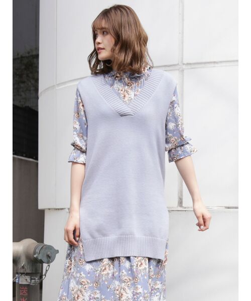 dazzlin（ダズリン）の「Ｖネックロングニットベスト（ベスト・レディース・ブルー/グリーン/アイボリー/モカ・FREE）」の4枚目の写真