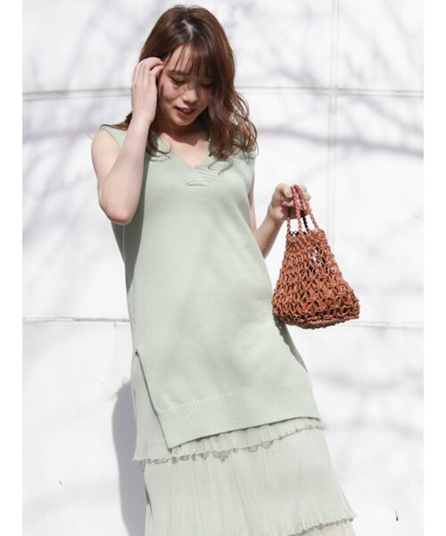 dazzlin（ダズリン）の「Ｖネックロングニットベスト（ベスト・レディース・ブルー/グリーン/アイボリー/モカ・FREE）」の3枚目の写真