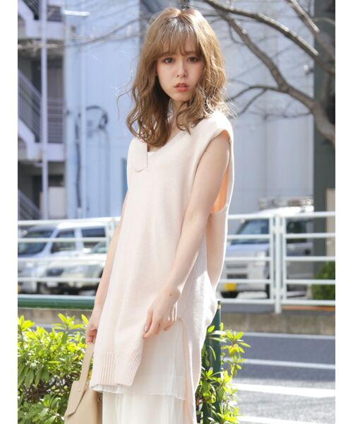 dazzlin（ダズリン）の「Ｖネックロングニットベスト（ベスト・レディース・ブルー/グリーン/アイボリー/モカ・FREE）」の2枚目の写真