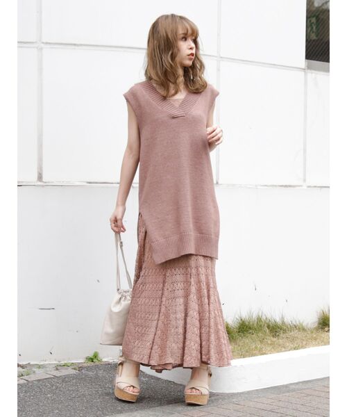 dazzlin（ダズリン）の「Ｖネックロングニットベスト（ベスト・レディース・ブルー/グリーン/アイボリー/モカ・FREE）」の20枚目の写真