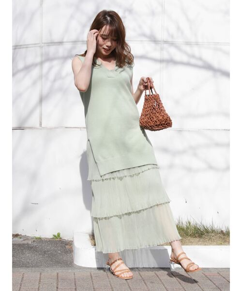 dazzlin（ダズリン）の「Ｖネックロングニットベスト（ベスト・レディース・ブルー/グリーン/アイボリー/モカ・FREE）」の22枚目の写真