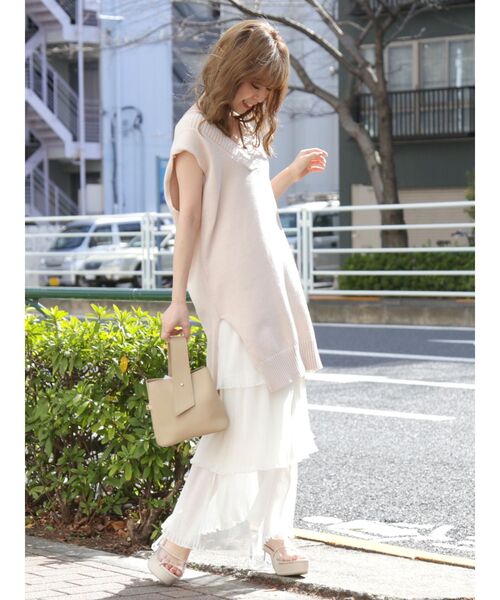 dazzlin（ダズリン）の「Ｖネックロングニットベスト（ベスト・レディース・ブルー/グリーン/アイボリー/モカ・FREE）」の7枚目の写真