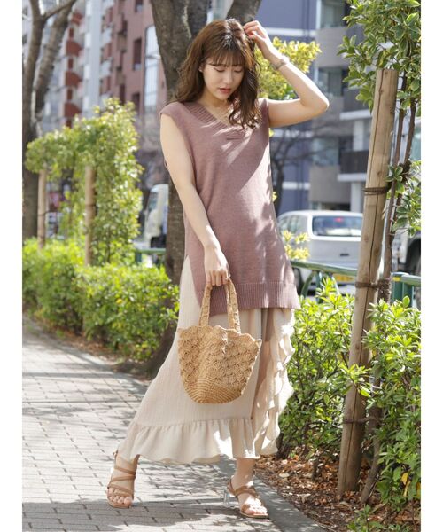 dazzlin（ダズリン）の「Ｖネックロングニットベスト（ベスト・レディース・ブルー/グリーン/アイボリー/モカ・FREE）」の12枚目の写真