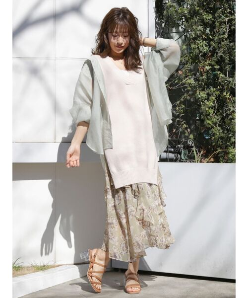 dazzlin（ダズリン）の「Ｖネックロングニットベスト（ベスト・レディース・ブルー/グリーン/アイボリー/モカ・FREE）」の14枚目の写真