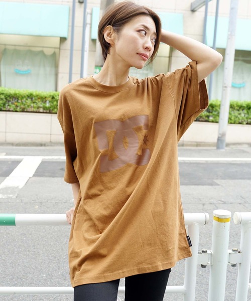DC SHOES(ディーシーシューズ)の「20 STAR WIDE SS/DC Tシャツ ロゴ 半袖 ドロップショルダー ビッグシルエット(Tシャツ/カットソー・メンズ・ブラック系その他/ブラック/ブラウン/ホワイト系その他/ホワイト・MEDIUM/LARGE/X-LARGE)」の1枚目の写真