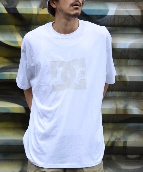DC SHOES(ディーシーシューズ)の「20 STAR WIDE SS/DC Tシャツ ロゴ 半袖 ドロップショルダー ビッグシルエット(Tシャツ/カットソー・メンズ・ブラック系その他/ブラック/ブラウン/ホワイト系その他/ホワイト・MEDIUM/LARGE/X-LARGE)」の2枚目の写真