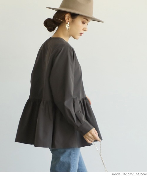 coca（coca）（コカ）の「ウエストギャザーフレアトップス（シャツ/ブラウス・レディース・チャコールグレー・ONE SIZE）」の10枚目の写真