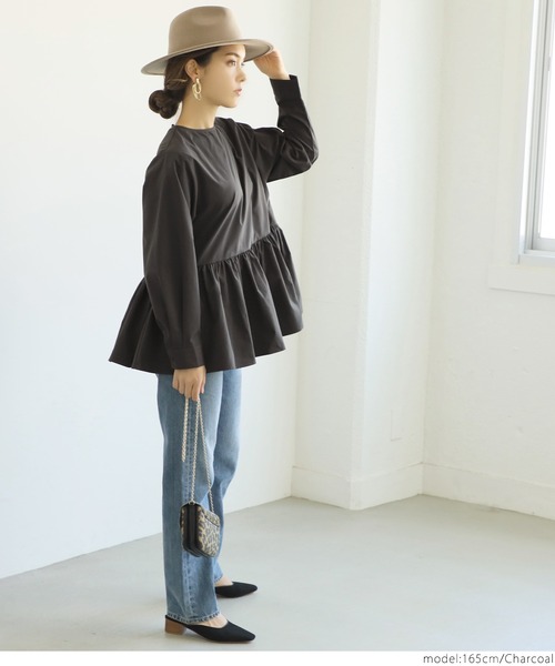 coca（coca）（コカ）の「ウエストギャザーフレアトップス（シャツ/ブラウス・レディース・チャコールグレー・ONE SIZE）」の4枚目の写真