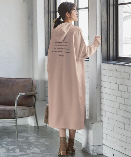 KOBE LETTUCE（コウベレタス）の「ロゴ刺繍裏起毛スウェットワンピース（ワンピース・レディース・グレイッシュベージュ/チャコール/ベージュ系その他・FREE）」の3枚目の写真