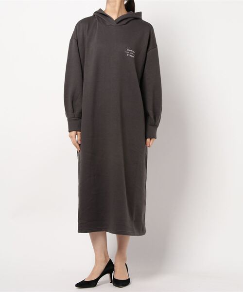 KOBE LETTUCE（コウベレタス）の「ロゴ刺繍裏起毛スウェットワンピース（ワンピース・レディース・グレイッシュベージュ/チャコール/ベージュ系その他・FREE）」の5枚目の写真