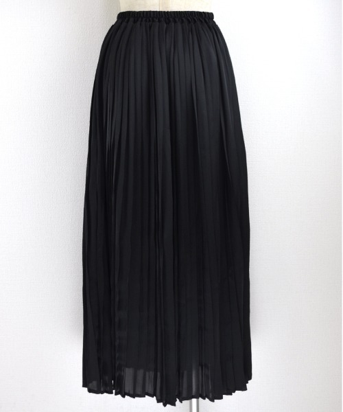 WORLD WIDE LOVE!（ワールドワイドラブ）の「サテンプリーツスカート（スカート・レディース・ブラック・1）」の3枚目の写真